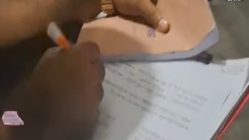 নাচোলে অনুমোদন ছাড়াই ৩ হাজার লিটার ডিজেল মজুদ,দোকান মালিককে ১০ হাজার টাকা অর্থদন্ড
